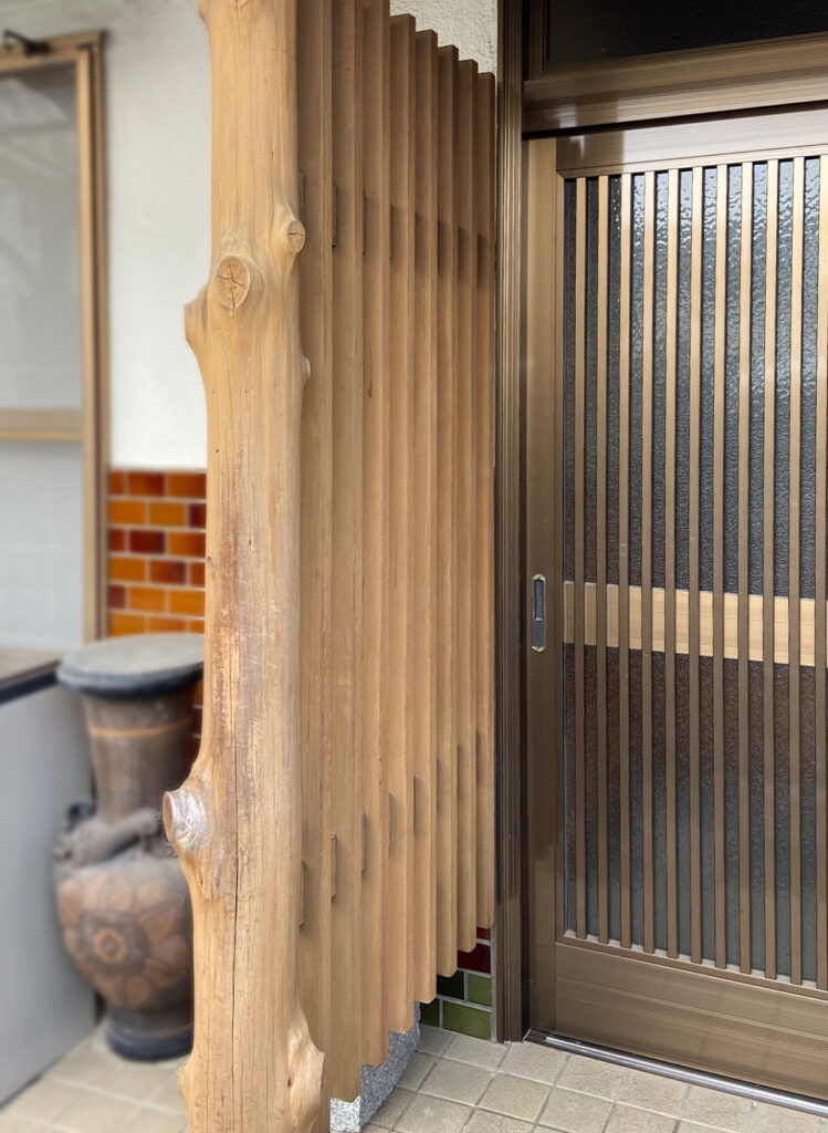 木製玄関格子／塗装前