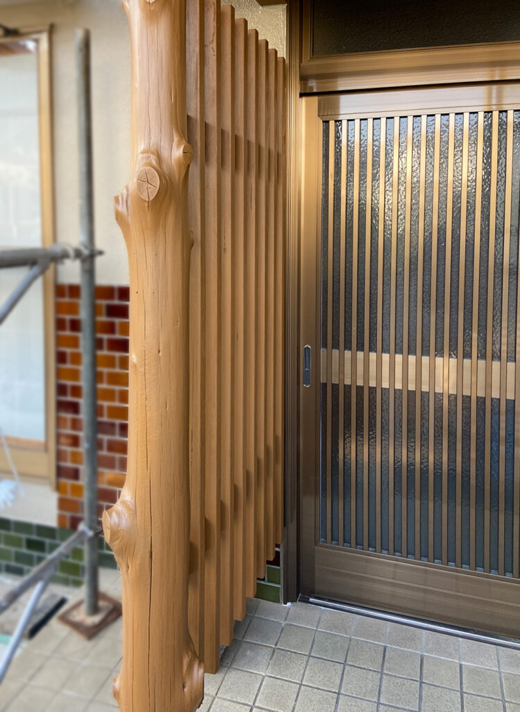 木製玄関格子／塗装後